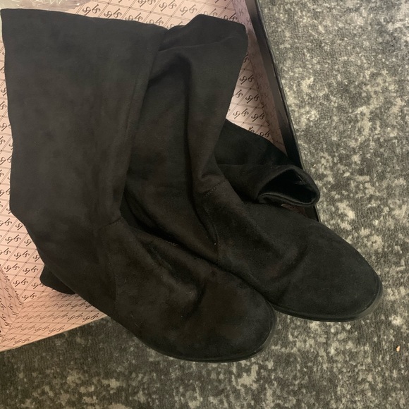 Over the knee boots - Picture 4 of 6